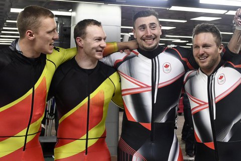 Канадские и немецкие бобслеисты поделили «золото» Олимпиады в заездах экипажей-двоек