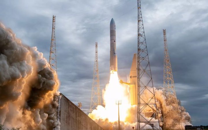 Нова європейська ракета Ariane 6 запустила у космос французький військовий супутник