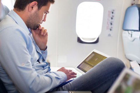 Украинцам разрешили интернет в самолетах