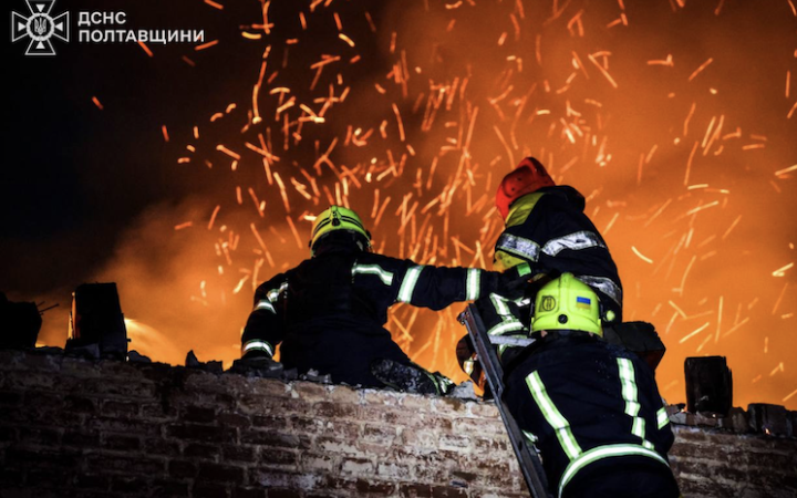 Ворог вдарив по Полтавській області: загорілися адміністративні будівлі, пошкоджено будинок