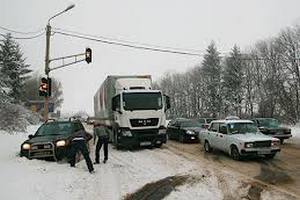Движение на украинских дорогах полностью возобновлено, - МЧС