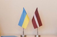 Персонал посольства України в Ризі евакуювали через підозрілий лист