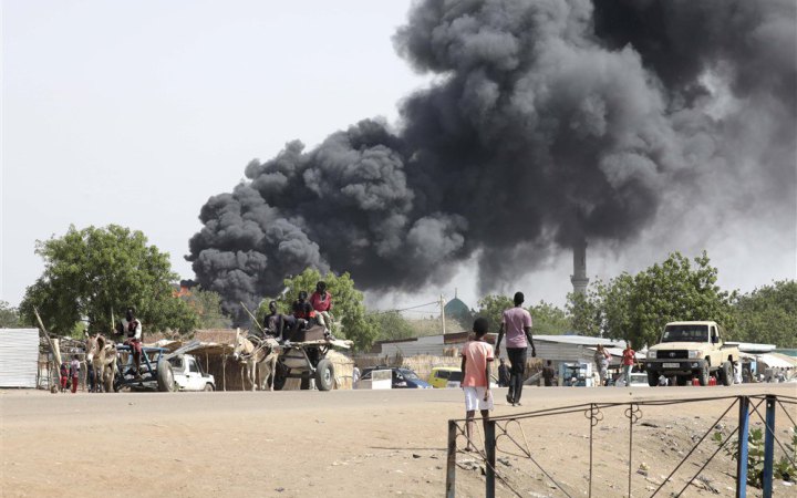 У Судані бойові дії поширюються на південь від столиці. Туди втекли сотні тисяч мешканців 