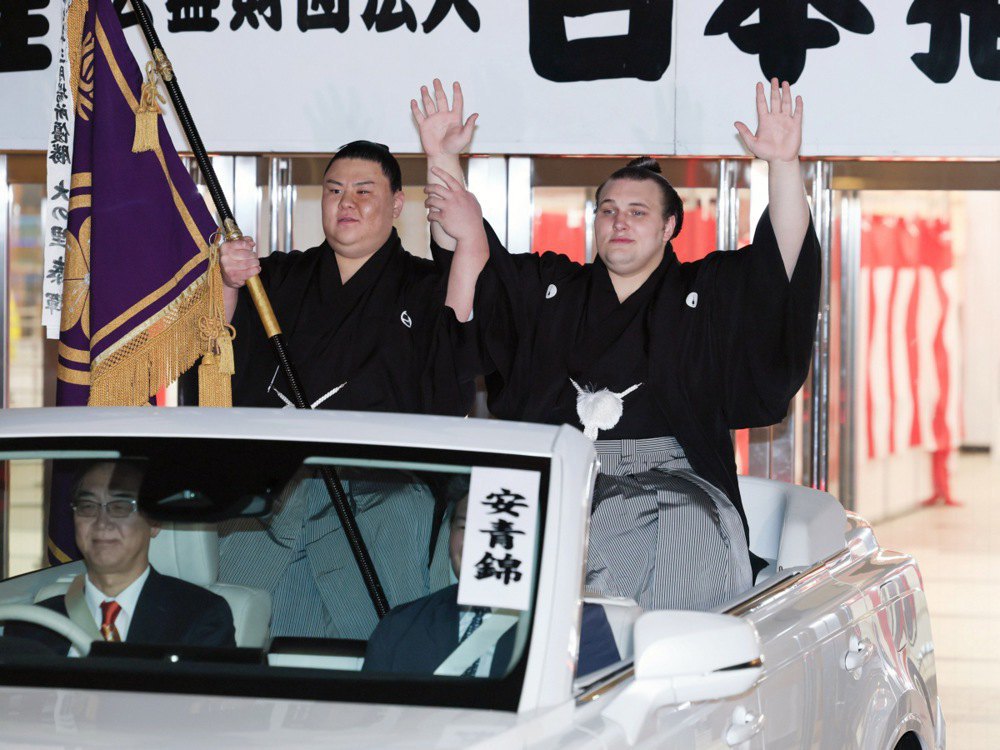 Данило Явгусишин (праворуч) під час параду