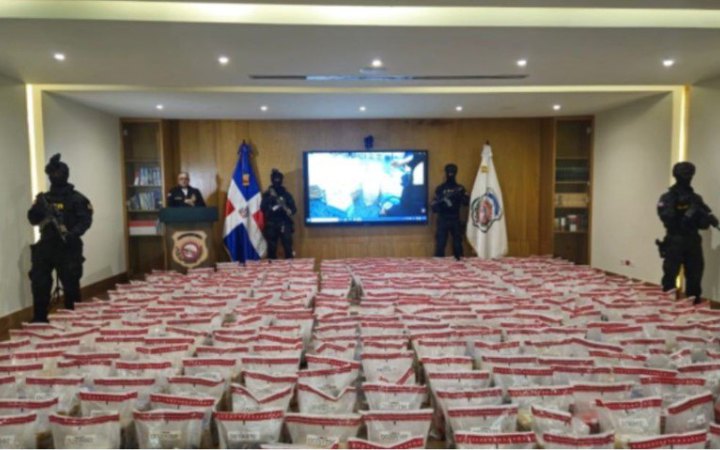 В ході міжнародної антинаркотичної операції у Словаччині вилучили понад 2,2 тонни кокаїну