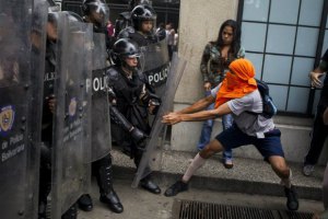 В Венесуэле в ходе антиправительственной акции погиб 14-летний мальчик