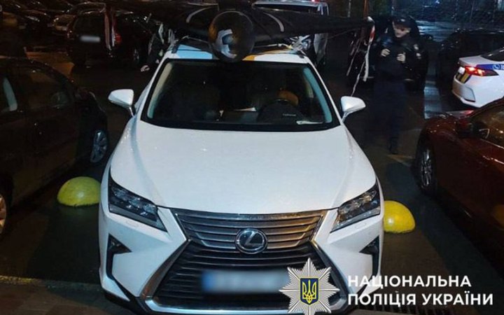 Поліція вилучила "шахед", який киянин перевозив на даху автомобіля