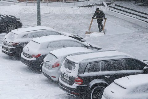 В понедельник в Киеве небольшой снег