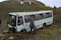 В Крыму рейсовый автобус «вылетел» в кювет: один человек погиб, восемь травмированы