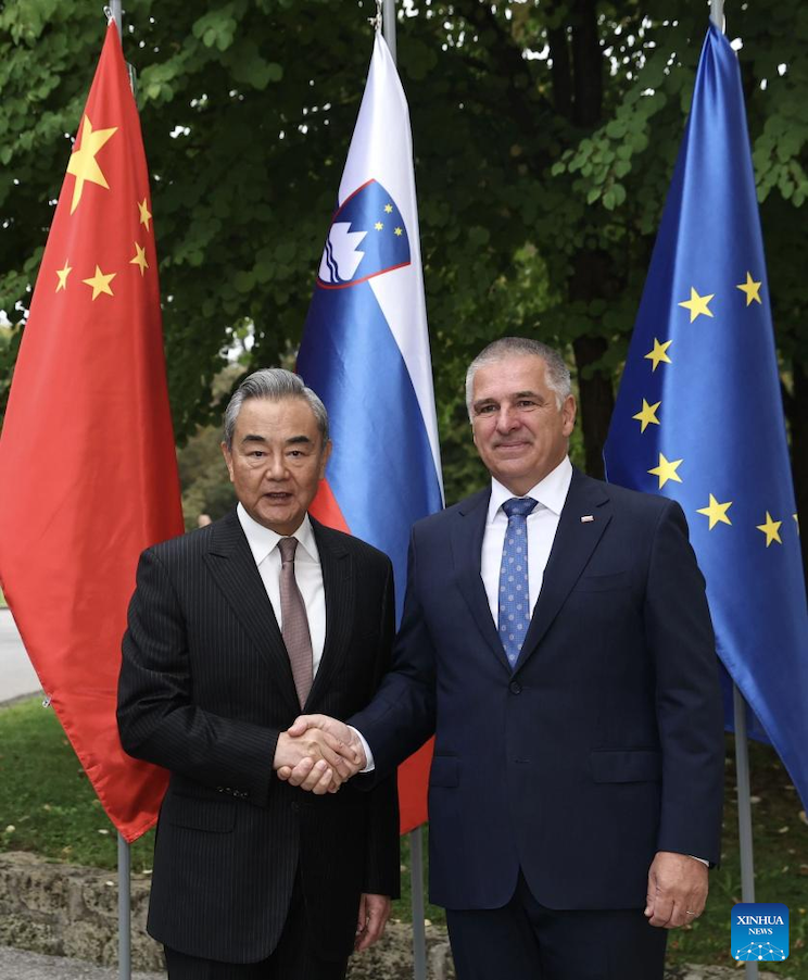 Ван Ї і Марко Лотрік, Словенія