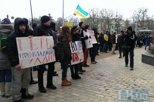 Януковича просят не затягивать с подписанием закона об освобождении активистов Евромайдана