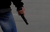 В центре Киева мужчина открыл стрельбу из стартового пистолета из-за очереди в супермаркете