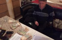 Судья, пойманный НАБУ на взятке 500 тыс. грн, сбежал со стрельбой (обновлено)