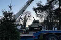 У Мукачеві демонтували пам'ятник радянському танку