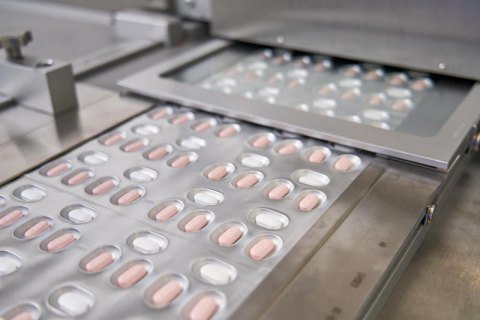 Украина заказала у Pfizer таблетки от COVID-19