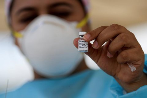 У ВООЗ заявили про необхідність щеплення третьою дозою COVID-вакцини 