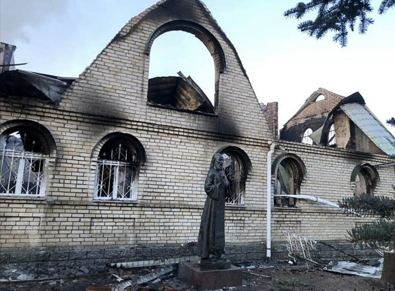 Свято-Успенський монастир у Микільському після обстрілів окупантів.