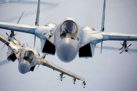 Російські літаки ведуть обстріли з неба над ЧАЕС і ЗАЕС, щоб українська армія не могла їх збивати