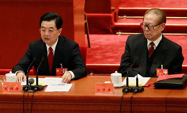 Уходящий председатель КНР Ху Цзиньтао и его предшественник Цзянь Цзэминь