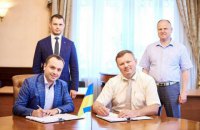УЗ и Крюковский завод подписали контракт на 100 вагонов