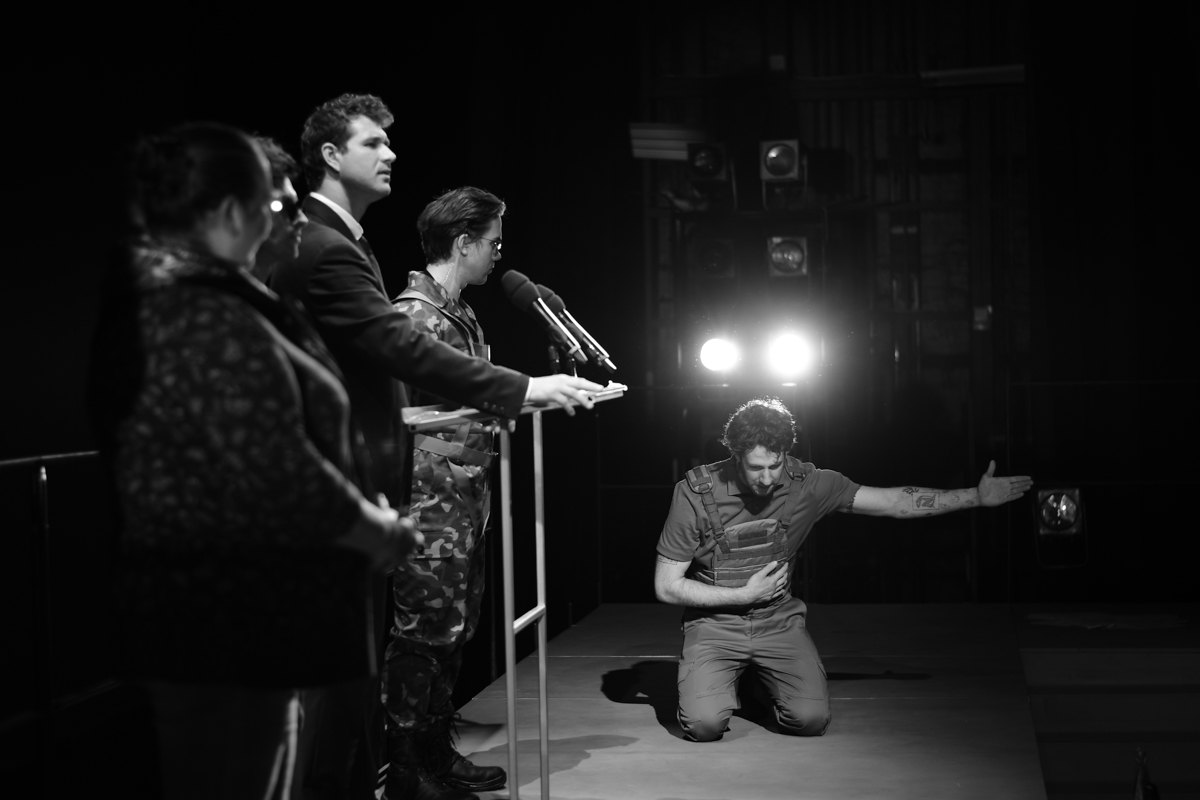 Репетиція вистави «Благальниці»