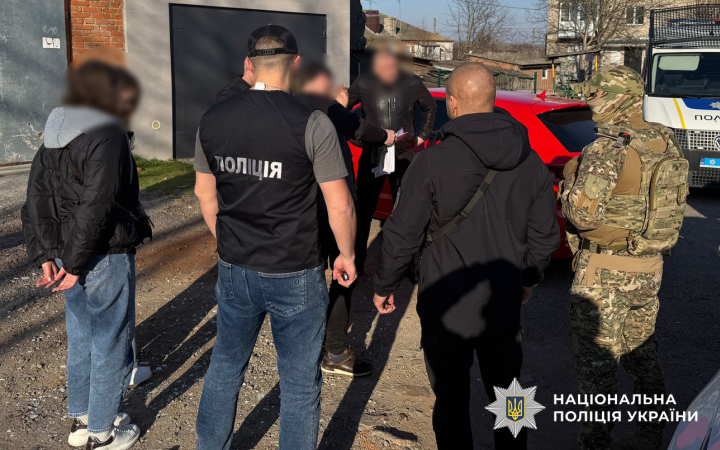 У Києві затримали фальшивомонетників, які підробляли долари, євро та гривні