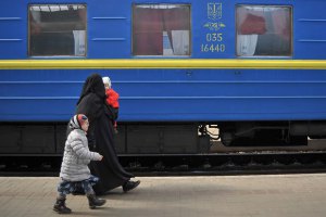 Поезда в Крым задерживаются из-за проверок местной "самообороны", - "Укрзализныця"