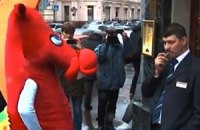 Минздрав России использует супергероя Коня Долбака для борьбы с курением