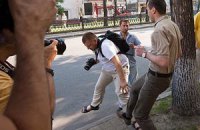 Посол Грузии уволил сотрудника, ударившего журналиста