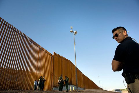 Пентагон добавил еще 1 млрд долларов на стену с Мексикой
