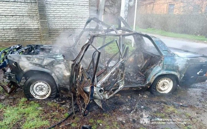 Росіяни атакували FPV-дроном автомобіль з людьми в Нікополі 