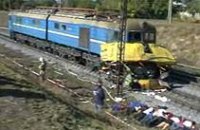 Локомотив, сбивший автобус в Марганце, ехал спасать застрявший состав
