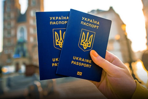 Украинский паспорт занял 32-е место в рейтинге паспортов