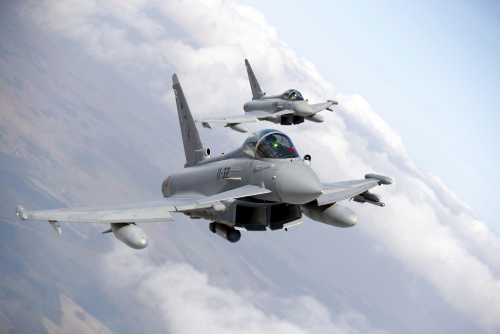 Винищувачі ВПС Іспанії <i>Eurofighter</i> під час місії НАТО з контролю за повітряним простором Балтійського моря, Литва, 12 вересня 2023 р.
