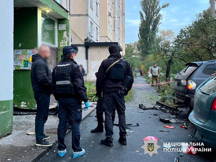 У Києві в дворі вибухнуло авто