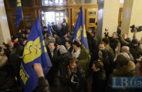 Активисты ворвались в Киевсовет (ДОБАВЛЕНО ВИДЕО)