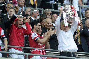 Лондонский "Арсенал" выгрыз у "Халл Сити" первый трофей за 9 лет 