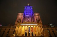 Самое высокое здание Польши стало сине-желтым 