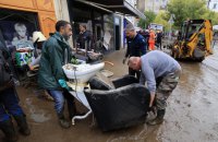 На частину Франції зійшли масштабні повені, повідомляють про відключення світла і затоплені шосе