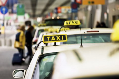 Служба таксі Opti безкоштовно возитиме медиків на роботу в шести містах України