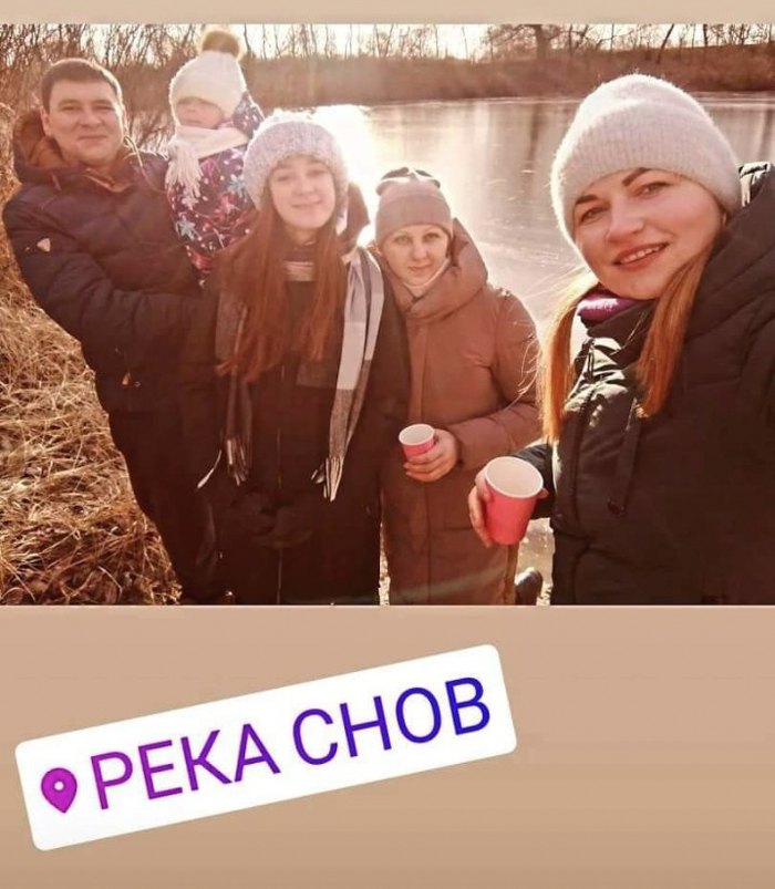 Сергій Чумак з донькою, Катя Авдієнко, Анна Седляр та Леся Чумак.