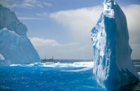 Від Антарктиди відкололися два величезні шматки шельфу