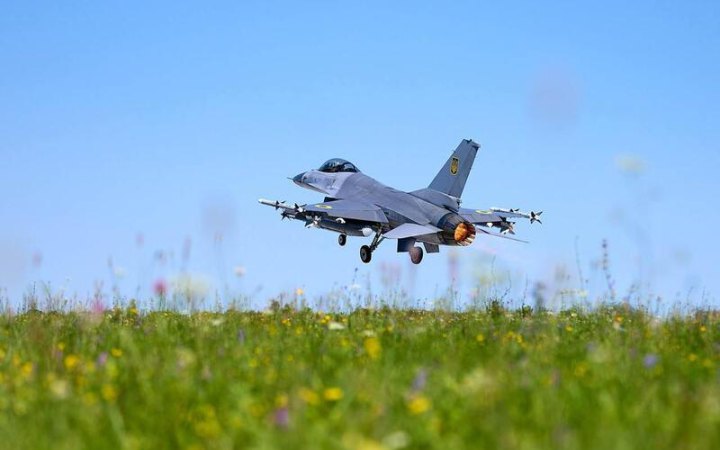 Винищувачі F-16 уже задіювали для відбиття російської масованої атаки 