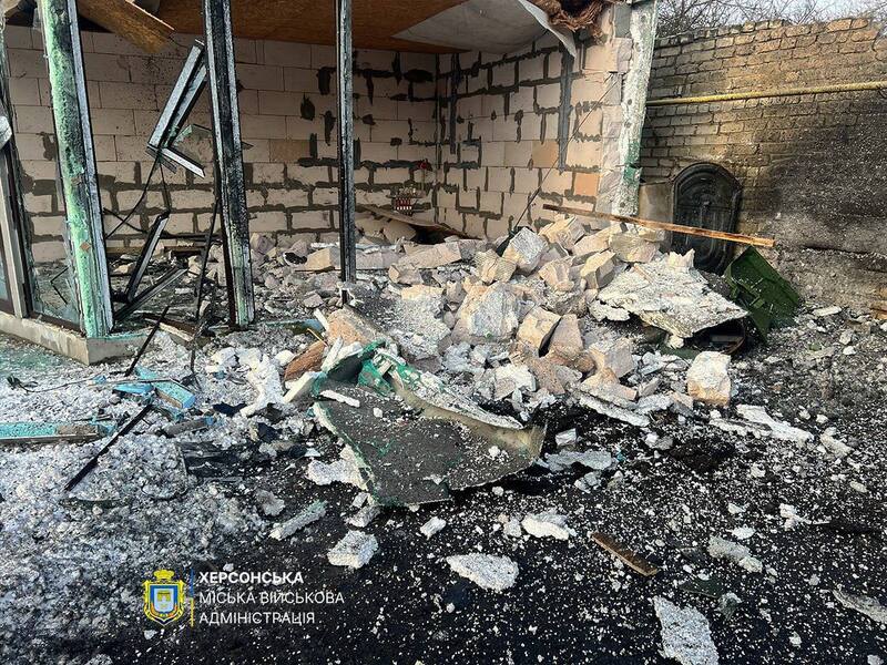 Росіяни атакували дронами територію комунального підприємства у Херсоні