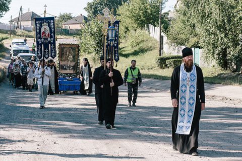 Участники крестного хода согласились пересесть на автобусы, - Аваков