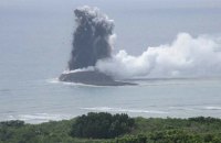 У Японії через виверження вулкану утворився новий острів