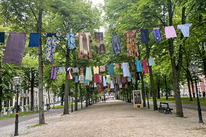 Арт-інсталяція Thinking of you, присвячена постраждалим від сексуального насильства під час конфлікту в Косові
.