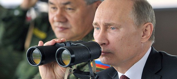 Президент России Владимир Путин и министр обороны Сергей Шойгу