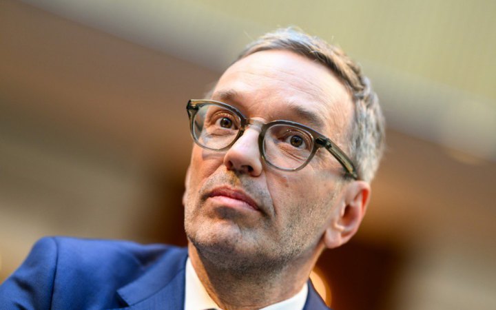 В Австрії ультраправі майже вдвічі випереджають керівну партію канцлера, – опитування