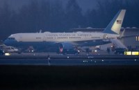 Літак Air Force One перефарбують у червоний, білий і синій кольори через забаганку Трампа